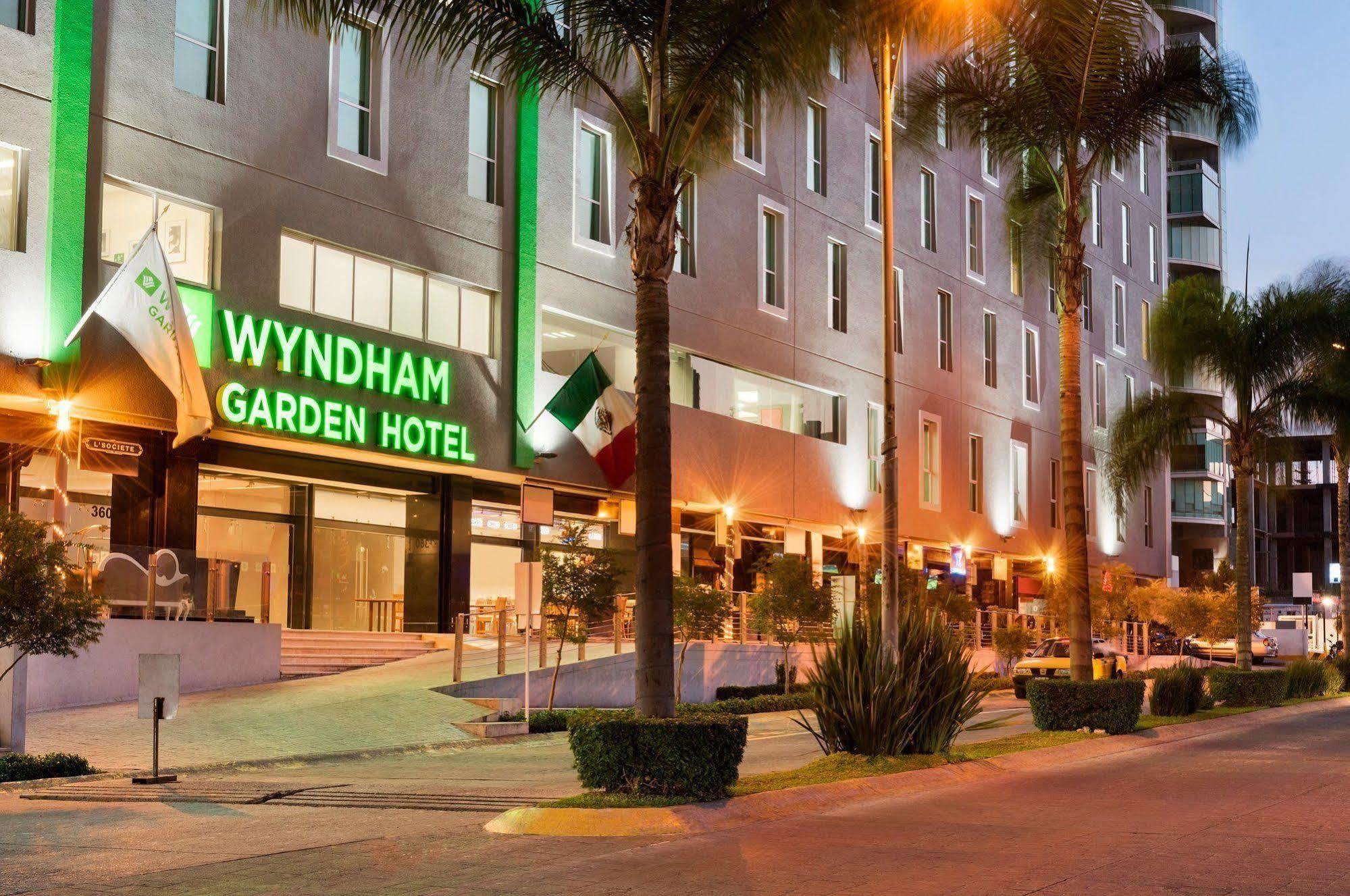 Hôtel Wyndham Garden Guadalajara Acueducto Extérieur photo